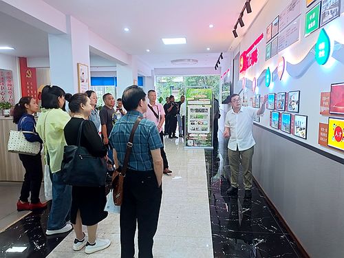 堅定信心 緊跟市場 做大主業(yè) 沙龍活動在躍騰印務舉行