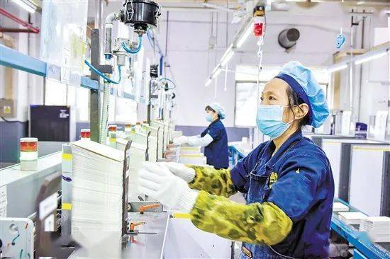 總投資13億的中煙印刷包裝項(xiàng)目即將投產(chǎn) 鶴山雅圖仕萬(wàn)人工廠抗疫實(shí)錄 讓深圳成為世界印刷中心